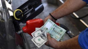 ارتفاع كبير في أسعار المحروقات بلبنان بعد رفع الدعم عنها