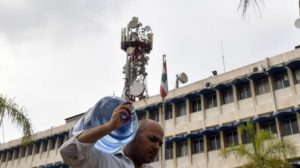 استمرار إضراب الموظفين يعطّل الاتصالات في لبنان