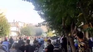 اشتباكات بين المتظاهرين وقوات الأمن في أنحاء طهران