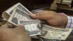 الجنيه المصري يفقد 15.7% من قيمته.. والدولار يسجل 22.75 في البنوك