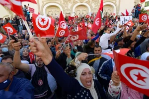 بعد تقليص دورها بقانون قيس سعيد الانتخابي المعدل.. ما مصير 228 حزبا سياسيا في تونس؟