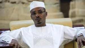 تشادط محمد إدريس ديبي يؤدي اليمين رئيسا انتقاليا لعامين ويعد بحكومة وحدة وطنية خلال أيام