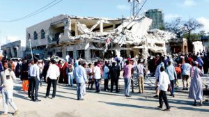 سيارتان مفخختان تعمقان أحزان الصوماليين بـ100 قتيل
