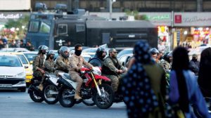 قيود الإنترنت تلحق أضراراً بالبريد والتجارة الإلكترونية في إيران