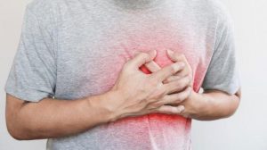 هل تعرف الفرق بين نوبة الهلع والنوبة القلبية..؟ طبيبة توضح