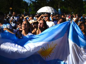 الأرجنتين الفائزة بمونديال قطر 2022 يعاني اقتصادها أزمة عميقة.. إليك أبرز مؤشراتها
