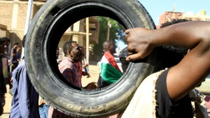 أزمة خانقة بالسودان.. إضراب أصحاب الحافلات يشل الخرطوم