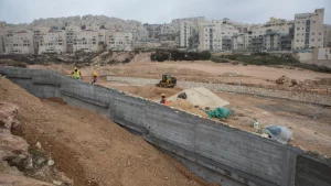 الكنيست يصوت لصالح تمديد فرض القانون الإسرائيلي في المستوطنات والفلسطينيون يستنكرون
