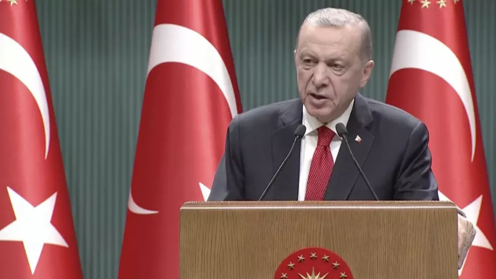 أردوغان يقدم اعتذاره عن تأخر وصول الإغاثة لسكان إحدى أكثر المناطق تضررا إثر زلزال 6 فبراير