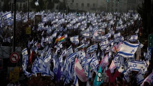 إسرائيل عشرات الآلاف يتظاهرون قبل جلسة في الكنيست للتصويت على قانون الإصلاح القضائي