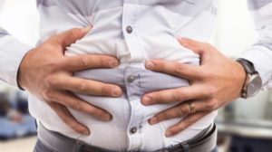 طبيب يحذر... بعض أسباب انتفاخ البطن قد يكون خطيرا