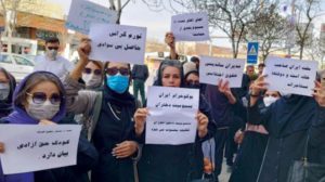 إيران في وجه عاصفة غضب شعبية مع استمرار «تسمم الطالبات»