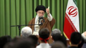 المرشد الإيراني يدعو إلى إنزال أشد العقوبات بحق المتورطين في تسميم الطالبات