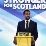 انتخاب حمزة يوسف أول رئيس مسلم للحزب الحاكم في اسكتلندا
