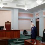 محكمة روسية تقضي بسجن أب عامين لصورة ضد الحرب رسمتها ابنته