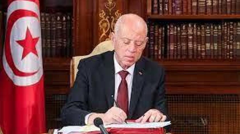 الرئيس التونسي يُلقي مزيداً من الغموض على مستقبله السياسي