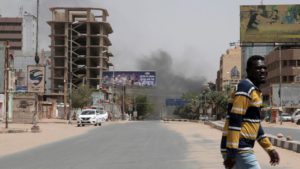 السودان مناشدات دولية بوقف فوري للعنف ومبادرات إقليمية لنزع فتيل الأزمة