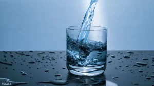 شرب الماء في رمضان.. الكمية والتوقيت الأنسب للصائم