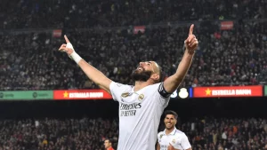 كأس إسبانيا ريال مدريد يكتسح برشلونة برباعية بينها هاتريك لبنزيمة ويعبر إلى النهائي
