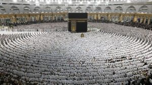 ملايين المصلين يشهدون ختم القرآن بـ«الحرمين الشريفين»