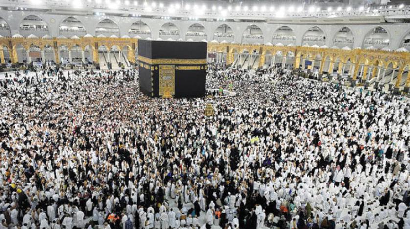 مليون مصلٍ وزائر في الحرم المكي يومياً