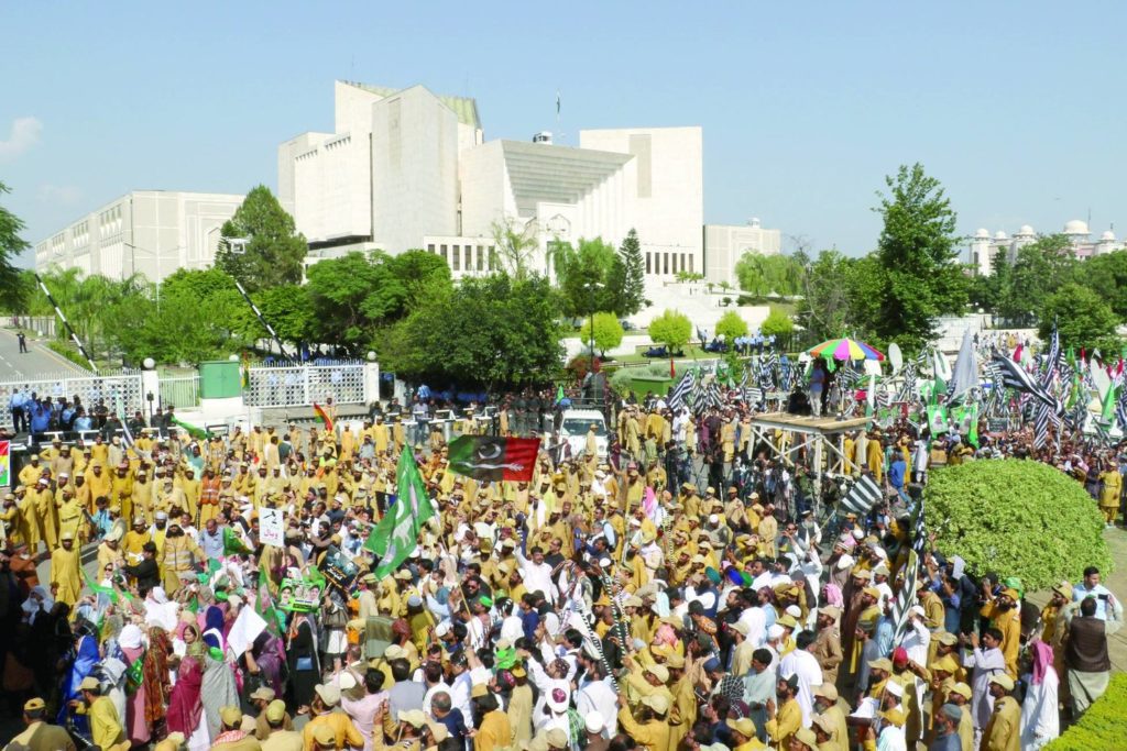 حزب خان يحمّل الاستخبارات مسؤولية العنف في باكستان