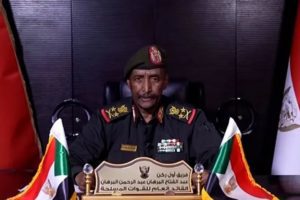 بعد ساعات من هدنة حميدتي.. الدعم السريع تهاجم موقعين للجيش في الخرطوم وانتقادات حكومية لمبادرة إيغاد