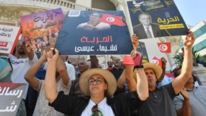 تونس مظاهرة لأنصار المعارضة للمطالبة بإطلاق سراح سياسيين بارزين معتقلين