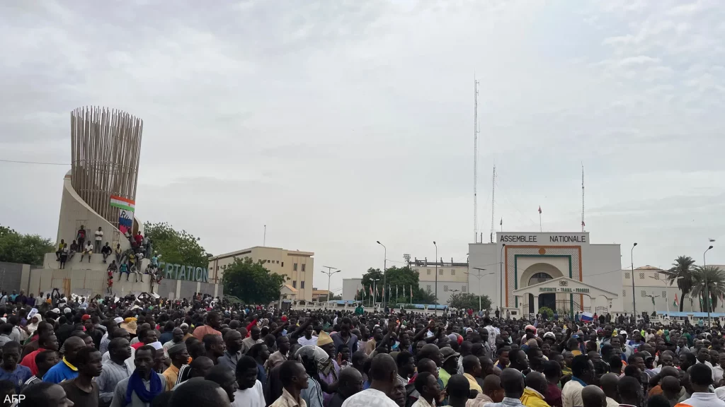 المجلس العسكري في النيجر فرنسا تعتزم شن ضربات لتحرير بازوم