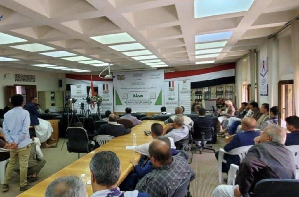 تعالي الأصوات المطالبة بصرف الرواتب في مناطق سيطرة الحوثيين