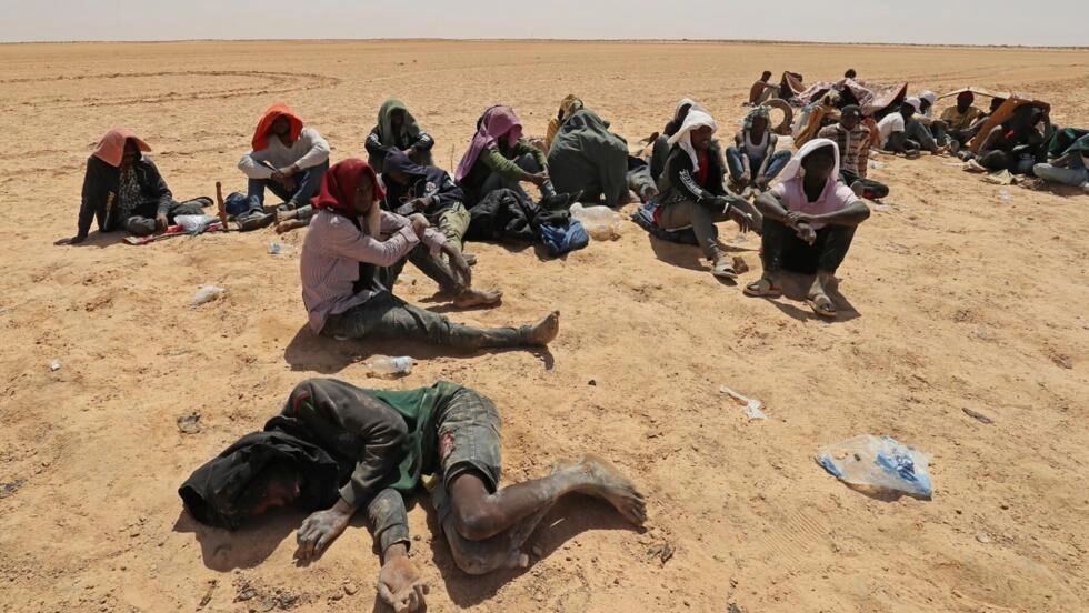 حرس الحدود الليبي ينقذ مهاجرين نقلتهم السلطات التونسية إلى الصحراء