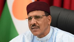 النيجر محمد بازوم يطالب المجتمع الدولي بمساعدة بلاده على استعادة النظام الدستوري