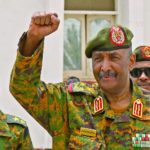 البرهان يضع وزارات الحكومة تحت إشراف قادة الجيش