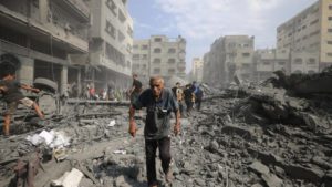 إسرائيل تعلن فرض حصار كامل على غزة يشمل حظر دخول الغذاء والوقود