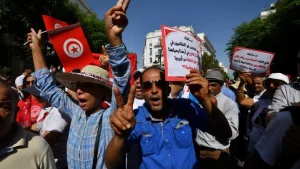 تونس أنصار المعارضة المسجونة عبير موسي يتظاهرون في شوارع العاصمة