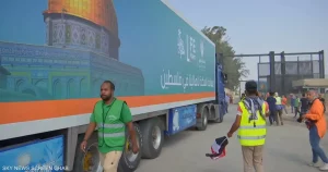 نتنياهو يتوعد حزب الله وقافلة مساعدات ثانية تدخل إلى غزة من مصر