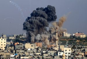 الاتصالات في غزة مقطوعة وأونروا تحذر من شل متعمد لعملياتها