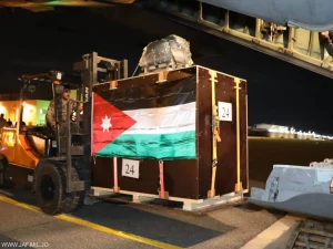 الأردن ينفذ إنزالا جويا إغاثيا لمحاصرين في كنيسة بغزة