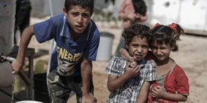 انتشار الأمراض بين المسنين والأطفال النازحين بجنوب قطاع غزة ينذر بالموت البطيء
