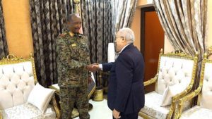 البرهان يقول إنه ملتزم بـ«الفترة الانتقالية» في السودان