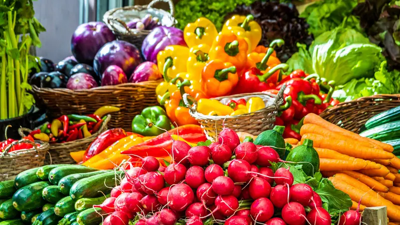 بينها الخضروات أطعمة