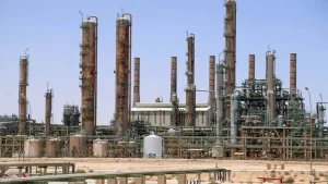 متظاهرون في ليبيا يهددون بإغلاق منشأتين للنفط والغاز