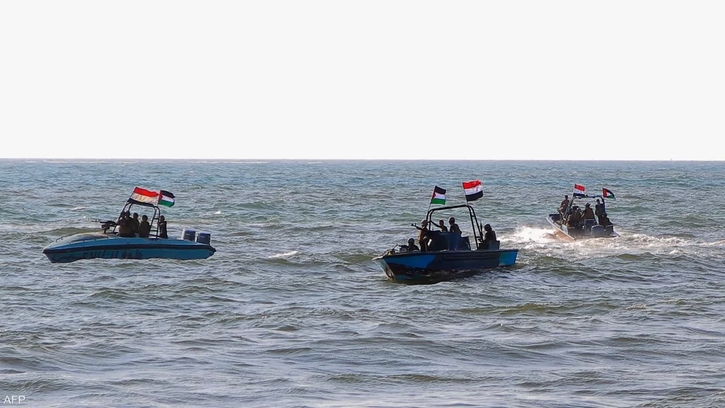 مصادر الحوثيون يسعون لمشاركة القاعدة في هجمات البحر الأحمر