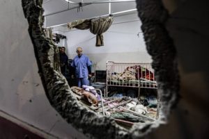 أطباء في غزة المرضى يصرخون لساعات طويلة بسبب نقص المسكنات
