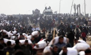 «الأونروا» عدد شاحنات المساعدات لغزة في فبراير هبط إلى 99 شاحنة يومياً