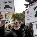 تونس: الإعدام لـ4 والمؤبد لـ2 في اغتيال شكري بلعيد عام 2013