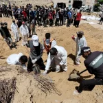 الاتحاد الأوروبي يطالب بتحقيق مستقل في التقارير عن مقابر جماعية بمستشفيين بغزة