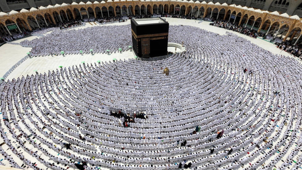 السعودية تعلن الأربعاء أول أيام عيد الفطر