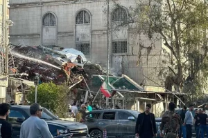 جر لبنان في حرب جديدة... خشية عدد كبير من اللبنانيين توكيل إيران حزب الله للرد على استهداف إسرائيل القنصلية الإيرانية في دمشق