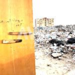 أكوام النفايات تتكدس في مواصي خان يونس مع زيادة أعداد النازحين من رفح